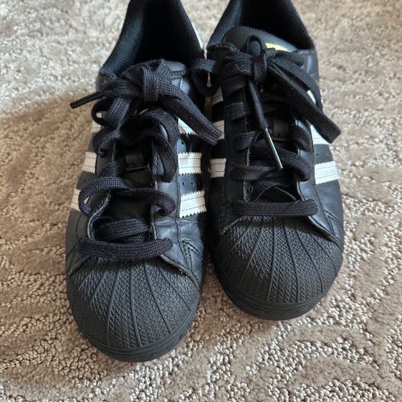 Adidas Superstar size 4 - Picture 2 of 4